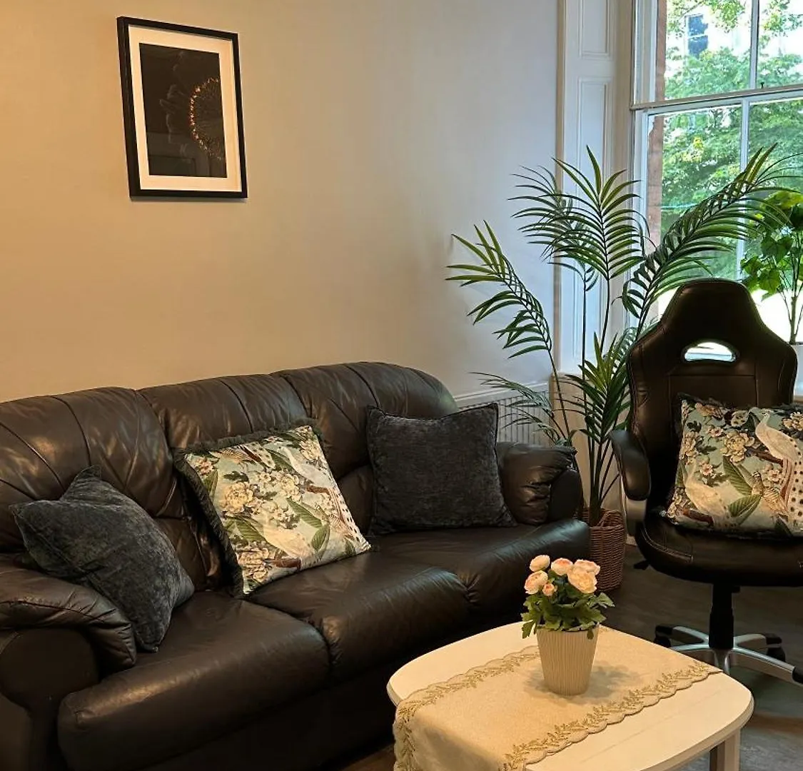 Stylish 3 Bed 2 Bath Ground Floor Main Door Flat In Marchmont Διαμέρισμα Εδιμβούργο